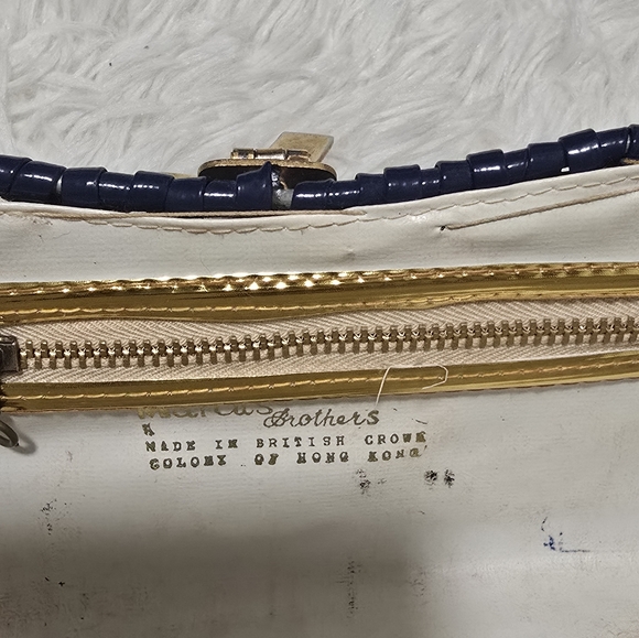 1950s Marcus Brothers Navy Wicker Clutch from Hong Kong with Gold Bow Clasp - Picture 6 of 7